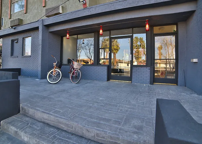 Hotel near College: Las Vegas Hostel (Adults Only)
