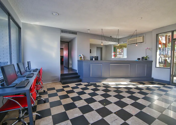 Hotel near College: Las Vegas Hostel (Adults Only)