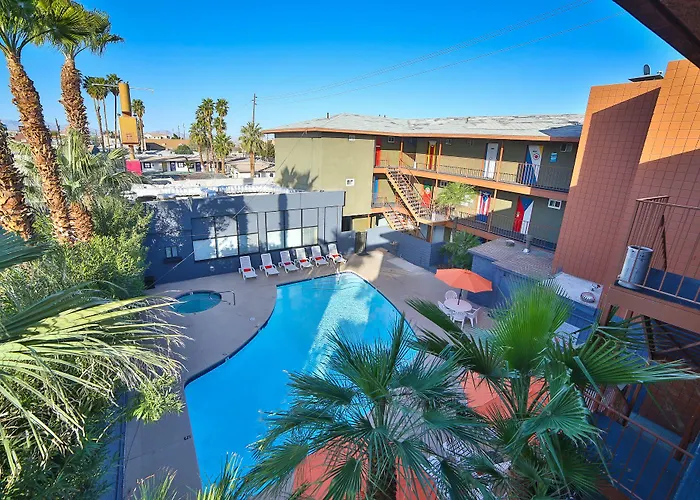 Hotel near College: Las Vegas Hostel (Adults Only)
